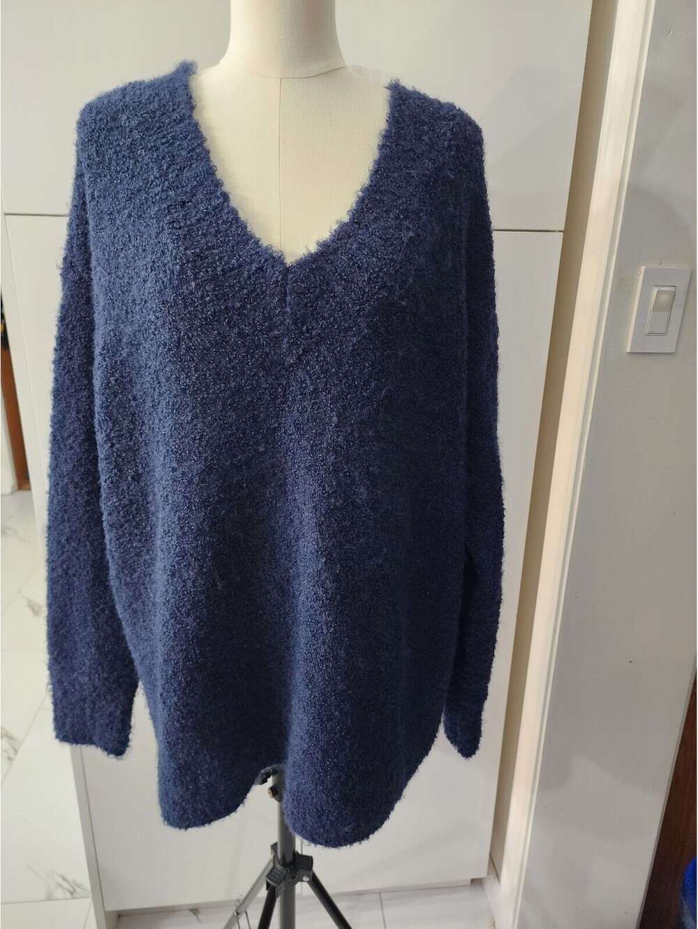 Aerie Women's Large Navy Blue Fuzzy V-Neck Sweater